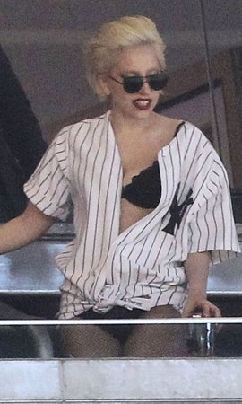 ����� ���������� ������� Lady GaGa �� 2010 ��� (49 ����)