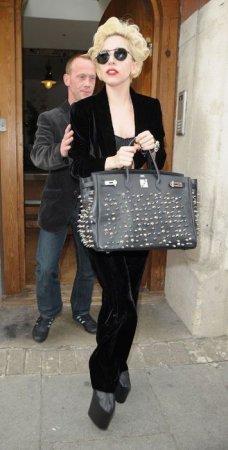 ����� ���������� ������� Lady GaGa �� 2010 ��� (49 ����)